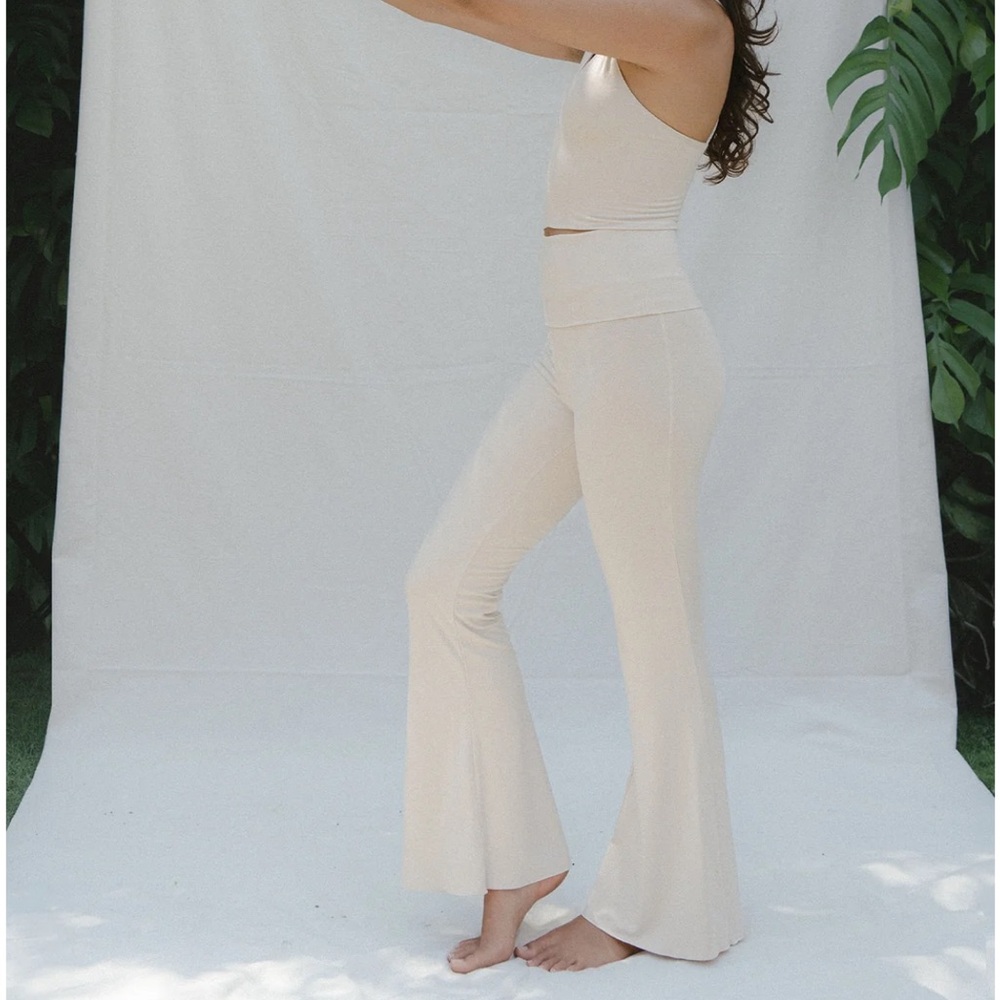 Indigo Luna- Angi Flares Pearl- L NWT